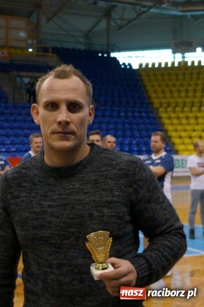 Zdjęcie w galerii na portalu naszraciborz.pl: Międzynarodowy Turniej Halowej Piłki Nożnej w Opawie. Król strzelców z raciborskiej KPP  wiadomości z regionu