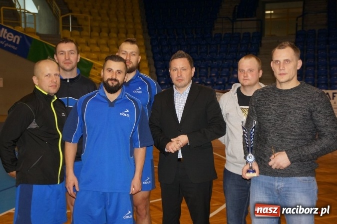 Zdjęcie w galerii na portalu naszraciborz.pl: Międzynarodowy Turniej Halowej Piłki Nożnej w Opawie. Król strzelców z raciborskiej KPP  wiadomości z regionu