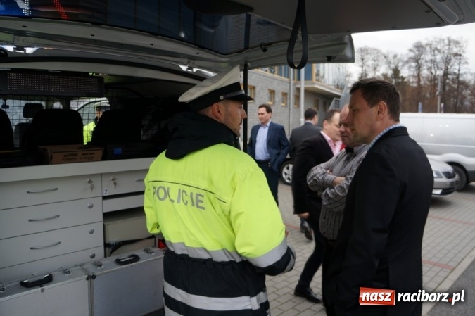 Zdjęcie w galerii na portalu naszraciborz.pl: Międzynarodowy Turniej Halowej Piłki Nożnej w Opawie. Król strzelców z raciborskiej KPP  wiadomości z regionu