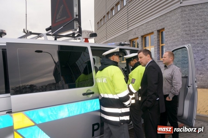 Zdjęcie w galerii na portalu naszraciborz.pl: Międzynarodowy Turniej Halowej Piłki Nożnej w Opawie. Król strzelców z raciborskiej KPP  wiadomości z regionu