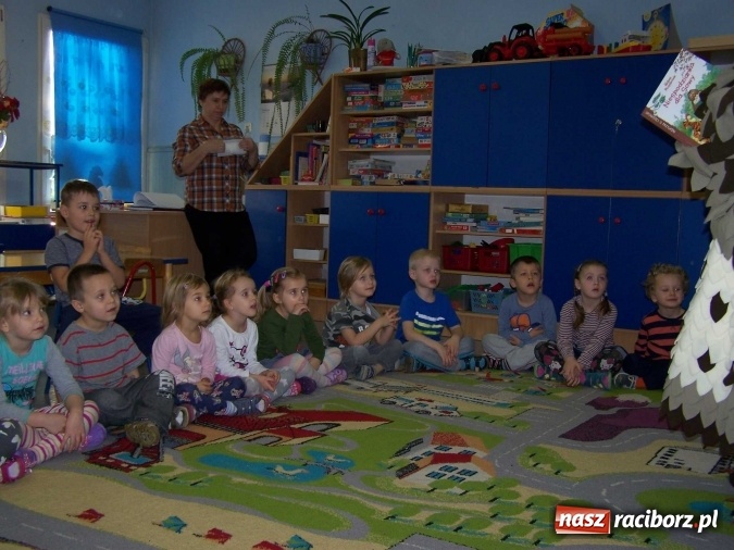 Zdjęcie w galerii na portalu naszraciborz.pl: Akcja Zaczytani w Bibliotece PWSZ wiadomości z regionu
