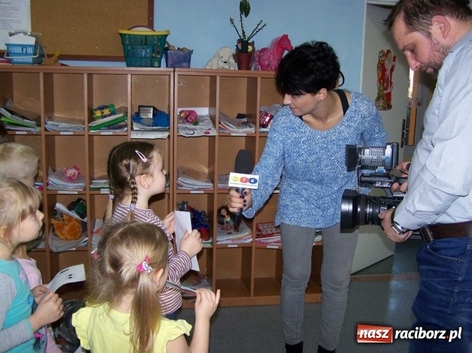 Zdjęcie w galerii na portalu naszraciborz.pl: Akcja Zaczytani w Bibliotece PWSZ wiadomości z regionu
