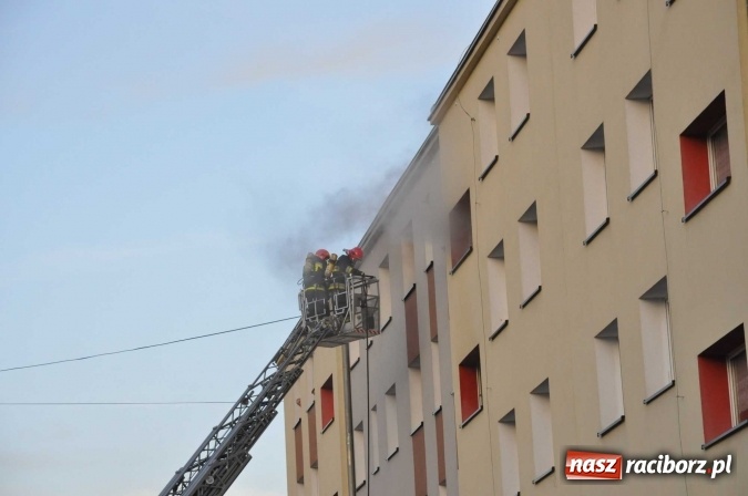 Zdjęcie w galerii na portalu naszraciborz.pl: Pożar w mieszkaniu przy Łąkowej - FOTO wiadomości z regionu