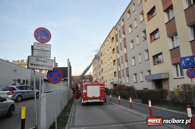 Zdjęcie w galerii na portalu naszraciborz.pl: Pożar w mieszkaniu przy Łąkowej - FOTO wiadomości z regionu