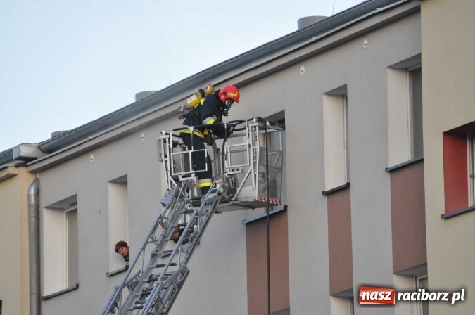 Zdjęcie w galerii na portalu naszraciborz.pl: Pożar w mieszkaniu przy Łąkowej - FOTO wiadomości z regionu