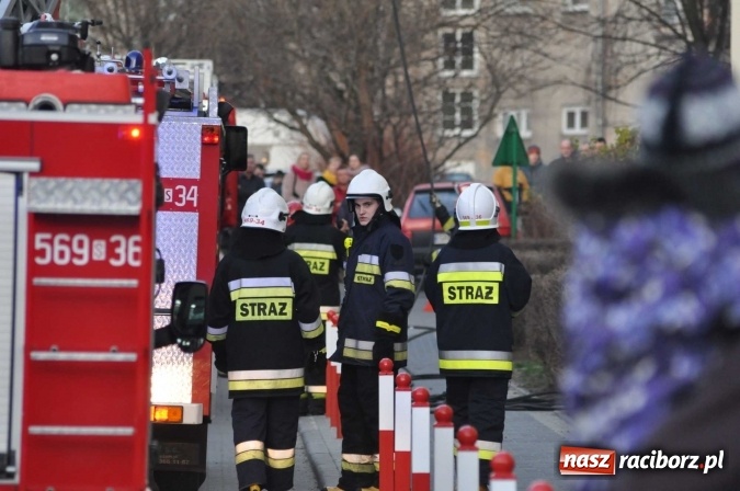 Zdjęcie w galerii na portalu naszraciborz.pl: Pożar w mieszkaniu przy Łąkowej - FOTO wiadomości z regionu