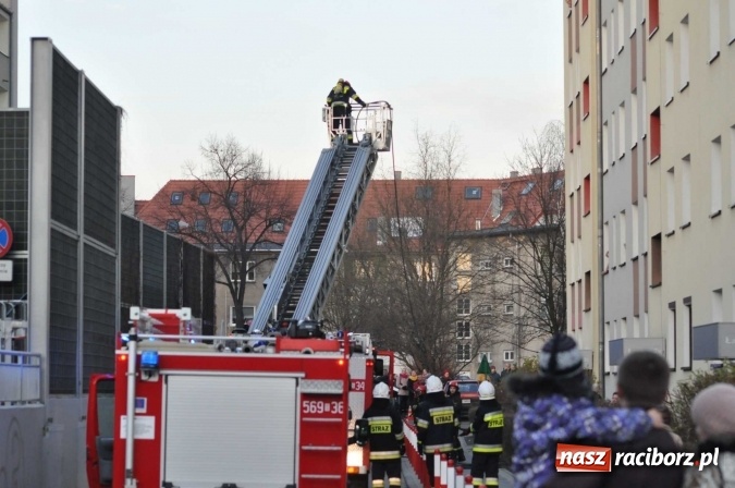 Zdjęcie w galerii na portalu naszraciborz.pl: Pożar w mieszkaniu przy Łąkowej - FOTO wiadomości z regionu