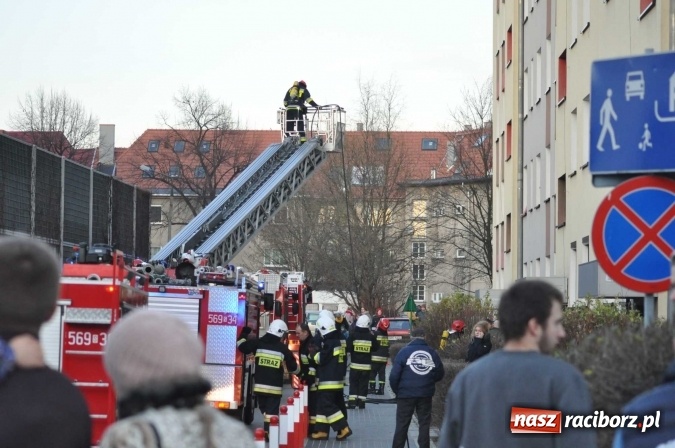 Zdjęcie w galerii na portalu naszraciborz.pl: Pożar w mieszkaniu przy Łąkowej - FOTO wiadomości z regionu