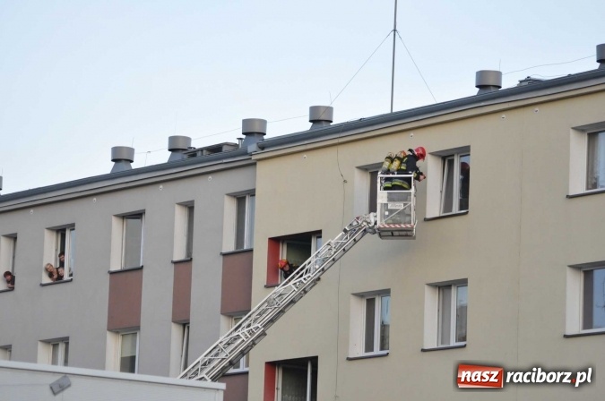 Zdjęcie w galerii na portalu naszraciborz.pl: Pożar w mieszkaniu przy Łąkowej - FOTO wiadomości z regionu