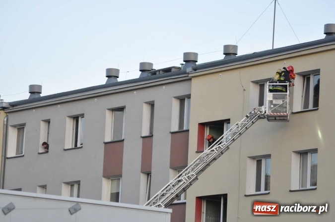 Zdjęcie w galerii na portalu naszraciborz.pl: Pożar w mieszkaniu przy Łąkowej - FOTO wiadomości z regionu