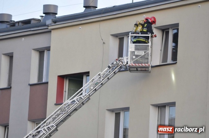 Zdjęcie w galerii na portalu naszraciborz.pl: Pożar w mieszkaniu przy Łąkowej - FOTO wiadomości z regionu