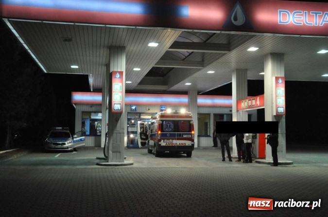 Zdjęcie w galerii na portalu naszraciborz.pl: Zderzenie golfa i peugeota przy stacji w Pietraszynie. Peugeot spłonął doszczętnie wiadomości z regionu