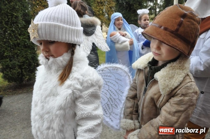 Zdjęcie w galerii na portalu naszraciborz.pl: Mali kolędnicy misyjni chcą pomóc Afryce wiadomości z regionu