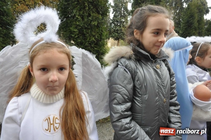 Zdjęcie w galerii na portalu naszraciborz.pl: Mali kolędnicy misyjni chcą pomóc Afryce wiadomości z regionu