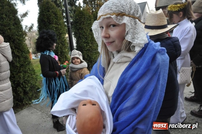 Zdjęcie w galerii na portalu naszraciborz.pl: Mali kolędnicy misyjni chcą pomóc Afryce wiadomości z regionu