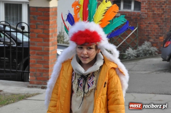 Zdjęcie w galerii na portalu naszraciborz.pl: Mali kolędnicy misyjni chcą pomóc Afryce wiadomości z regionu