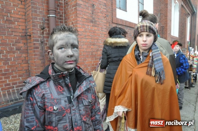 Zdjęcie w galerii na portalu naszraciborz.pl: Mali kolędnicy misyjni chcą pomóc Afryce wiadomości z regionu