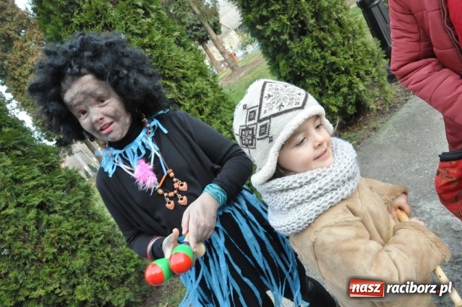 Zdjęcie w galerii na portalu naszraciborz.pl: Mali kolędnicy misyjni chcą pomóc Afryce wiadomości z regionu