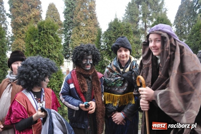 Zdjęcie w galerii na portalu naszraciborz.pl: Mali kolędnicy misyjni chcą pomóc Afryce wiadomości z regionu