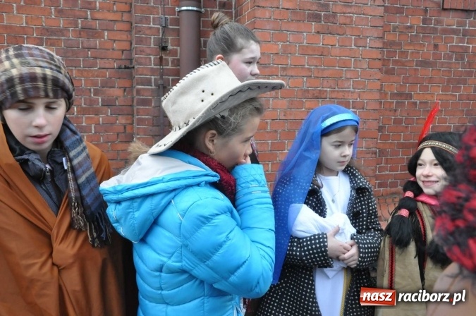 Zdjęcie w galerii na portalu naszraciborz.pl: Mali kolędnicy misyjni chcą pomóc Afryce wiadomości z regionu