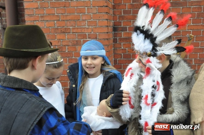 Zdjęcie w galerii na portalu naszraciborz.pl: Mali kolędnicy misyjni chcą pomóc Afryce wiadomości z regionu
