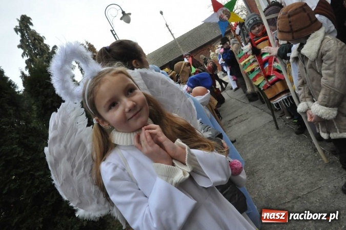 Zdjęcie w galerii na portalu naszraciborz.pl: Mali kolędnicy misyjni chcą pomóc Afryce wiadomości z regionu