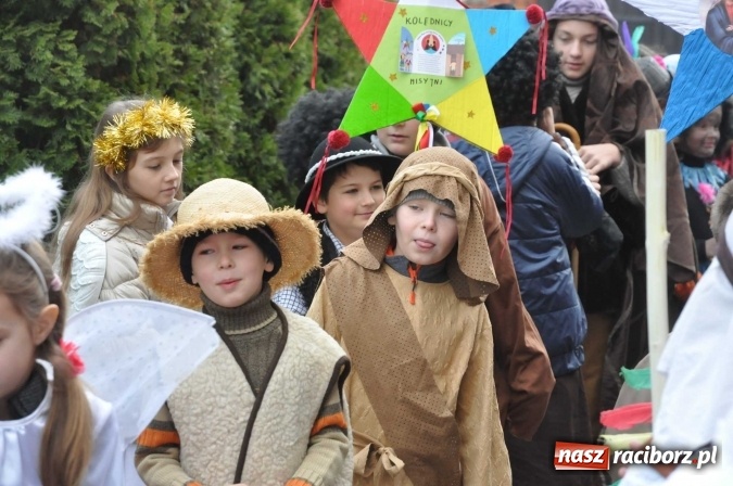 Zdjęcie w galerii na portalu naszraciborz.pl: Mali kolędnicy misyjni chcą pomóc Afryce wiadomości z regionu