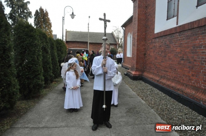Zdjęcie w galerii na portalu naszraciborz.pl: Mali kolędnicy misyjni chcą pomóc Afryce wiadomości z regionu