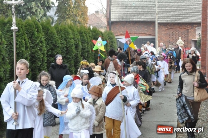 Zdjęcie w galerii na portalu naszraciborz.pl: Mali kolędnicy misyjni chcą pomóc Afryce wiadomości z regionu