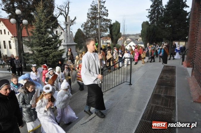 Zdjęcie w galerii na portalu naszraciborz.pl: Mali kolędnicy misyjni chcą pomóc Afryce wiadomości z regionu