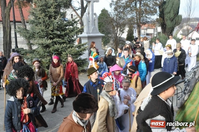 Zdjęcie w galerii na portalu naszraciborz.pl: Mali kolędnicy misyjni chcą pomóc Afryce wiadomości z regionu