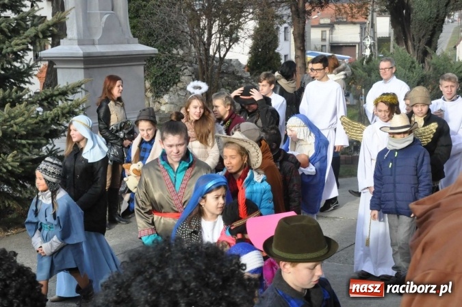 Zdjęcie w galerii na portalu naszraciborz.pl: Mali kolędnicy misyjni chcą pomóc Afryce wiadomości z regionu