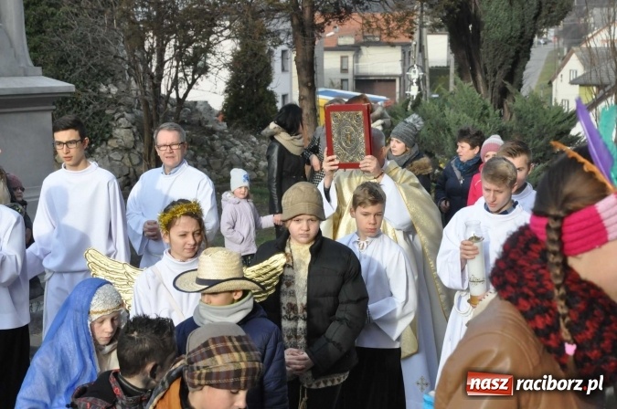 Zdjęcie w galerii na portalu naszraciborz.pl: Mali kolędnicy misyjni chcą pomóc Afryce wiadomości z regionu