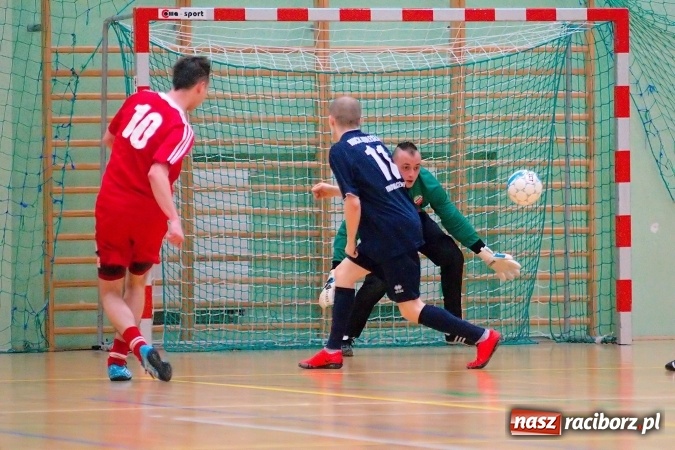 Zdjęcie w galerii na portalu naszraciborz.pl: Poświąteczne zmagania w HLPN. Wychylylybymy ponownie liderem wiadomości z regionu