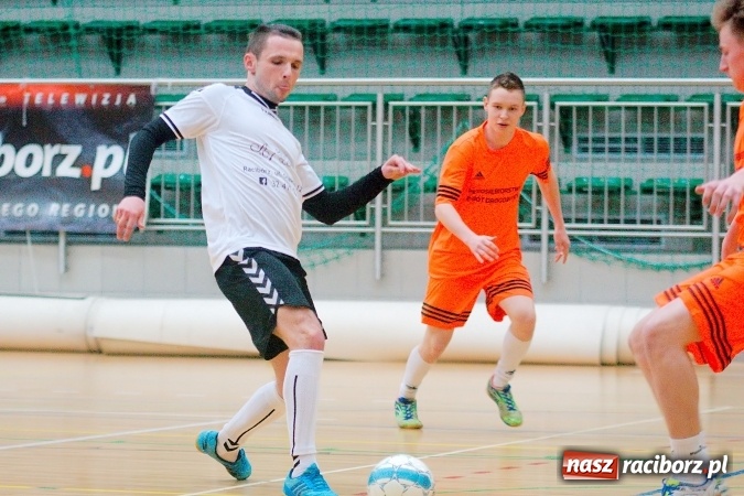 Zdjęcie w galerii na portalu naszraciborz.pl: Poświąteczne zmagania w HLPN. Wychylylybymy ponownie liderem wiadomości z regionu