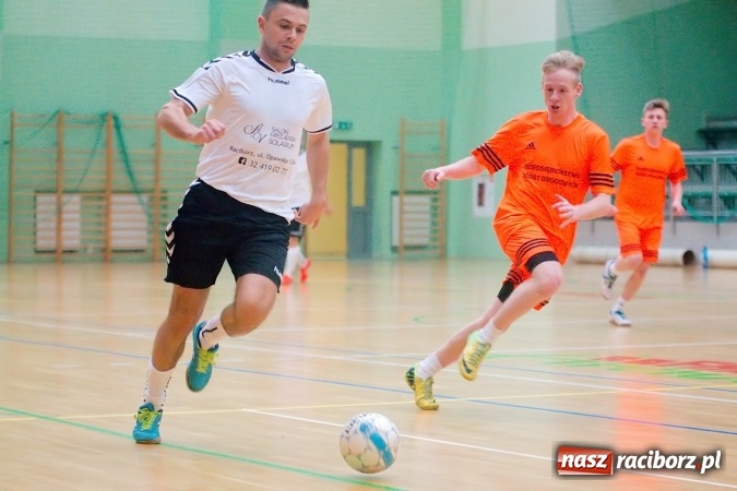 Zdjęcie w galerii na portalu naszraciborz.pl: Poświąteczne zmagania w HLPN. Wychylylybymy ponownie liderem wiadomości z regionu