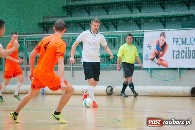 Zdjęcie w galerii na portalu naszraciborz.pl: Poświąteczne zmagania w HLPN. Wychylylybymy ponownie liderem wiadomości z regionu