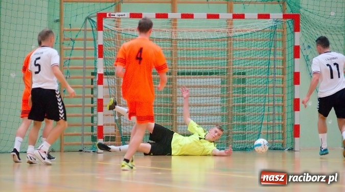 Zdjęcie w galerii na portalu naszraciborz.pl: Poświąteczne zmagania w HLPN. Wychylylybymy ponownie liderem wiadomości z regionu