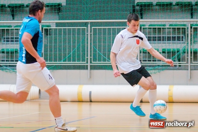 Zdjęcie w galerii na portalu naszraciborz.pl: Poświąteczne zmagania w HLPN. Wychylylybymy ponownie liderem wiadomości z regionu