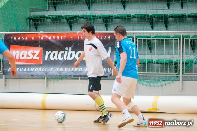 Zdjęcie w galerii na portalu naszraciborz.pl: Poświąteczne zmagania w HLPN. Wychylylybymy ponownie liderem wiadomości z regionu
