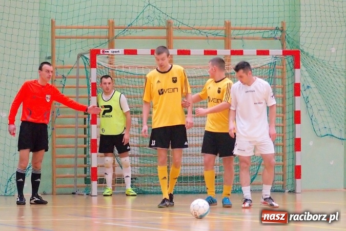 Zdjęcie w galerii na portalu naszraciborz.pl: Poświąteczne zmagania w HLPN. Wychylylybymy ponownie liderem wiadomości z regionu