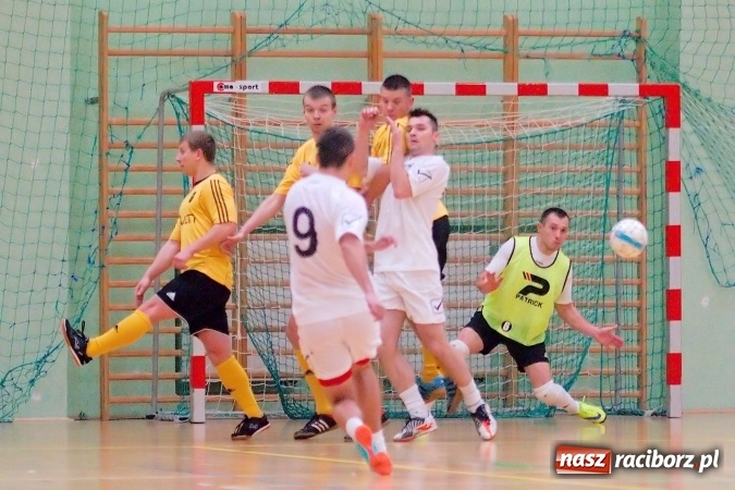 Zdjęcie w galerii na portalu naszraciborz.pl: Poświąteczne zmagania w HLPN. Wychylylybymy ponownie liderem wiadomości z regionu