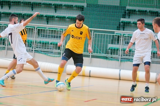 Zdjęcie w galerii na portalu naszraciborz.pl: Poświąteczne zmagania w HLPN. Wychylylybymy ponownie liderem wiadomości z regionu