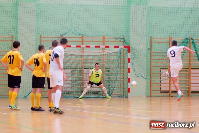 Zdjęcie w galerii na portalu naszraciborz.pl: Poświąteczne zmagania w HLPN. Wychylylybymy ponownie liderem wiadomości z regionu