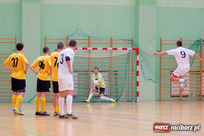 Zdjęcie w galerii na portalu naszraciborz.pl: Poświąteczne zmagania w HLPN. Wychylylybymy ponownie liderem wiadomości z regionu