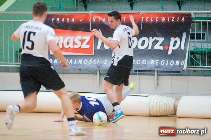 Zdjęcie w galerii na portalu naszraciborz.pl: Poświąteczne zmagania w HLPN. Wychylylybymy ponownie liderem wiadomości z regionu