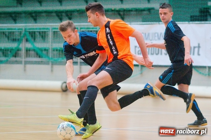 Zdjęcie w galerii na portalu naszraciborz.pl: Poświąteczne zmagania w HLPN. Wychylylybymy ponownie liderem wiadomości z regionu