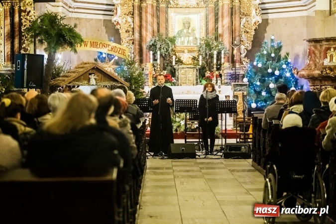 Zdjęcie w galerii na portalu naszraciborz.pl: Atlantyda kolędowała w Matce Bożej wiadomości z regionu