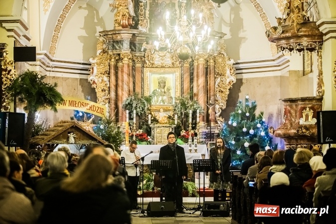 Zdjęcie w galerii na portalu naszraciborz.pl: Atlantyda kolędowała w Matce Bożej wiadomości z regionu