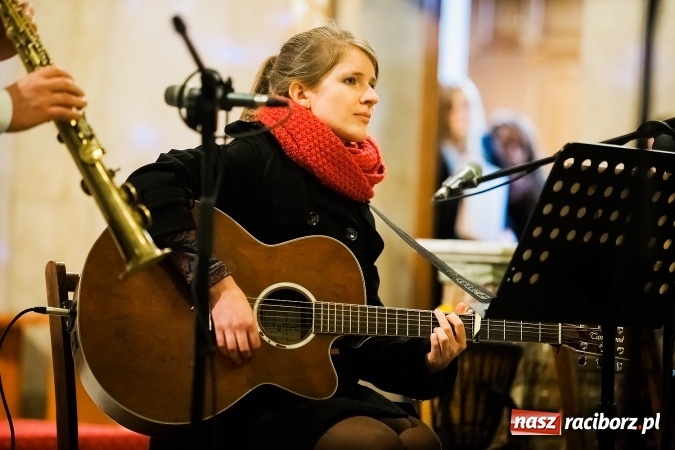 Zdjęcie w galerii na portalu naszraciborz.pl: Atlantyda kolędowała w Matce Bożej wiadomości z regionu